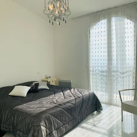 Апартаменты Grand Azur Сент-Максим